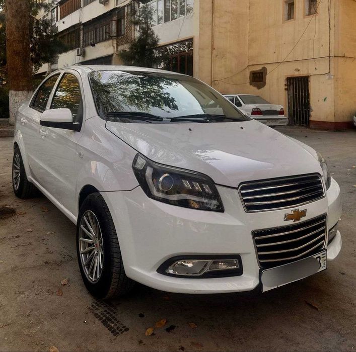 Нексия 3 с бежевым салоном.