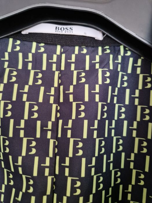 Sacou Hugo Boss marimea  XS/S pt barbatii