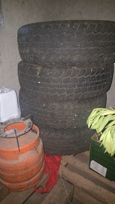 Vand cauciucuri aproape noi Ice blazer