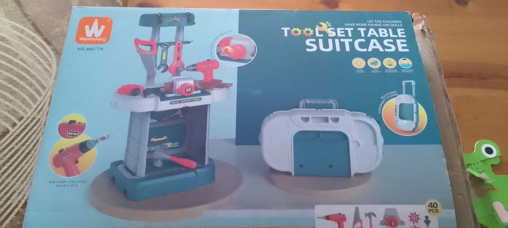 Куфарче с инструменти