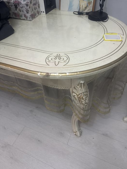 Стол со стульями