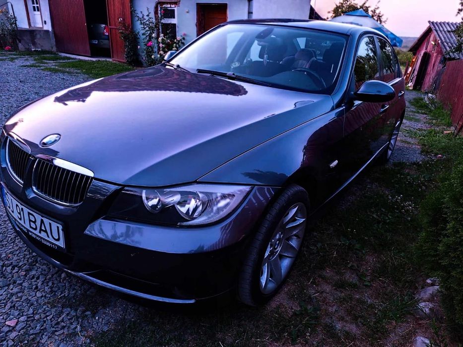 Vând BMW anul 2006 benzina