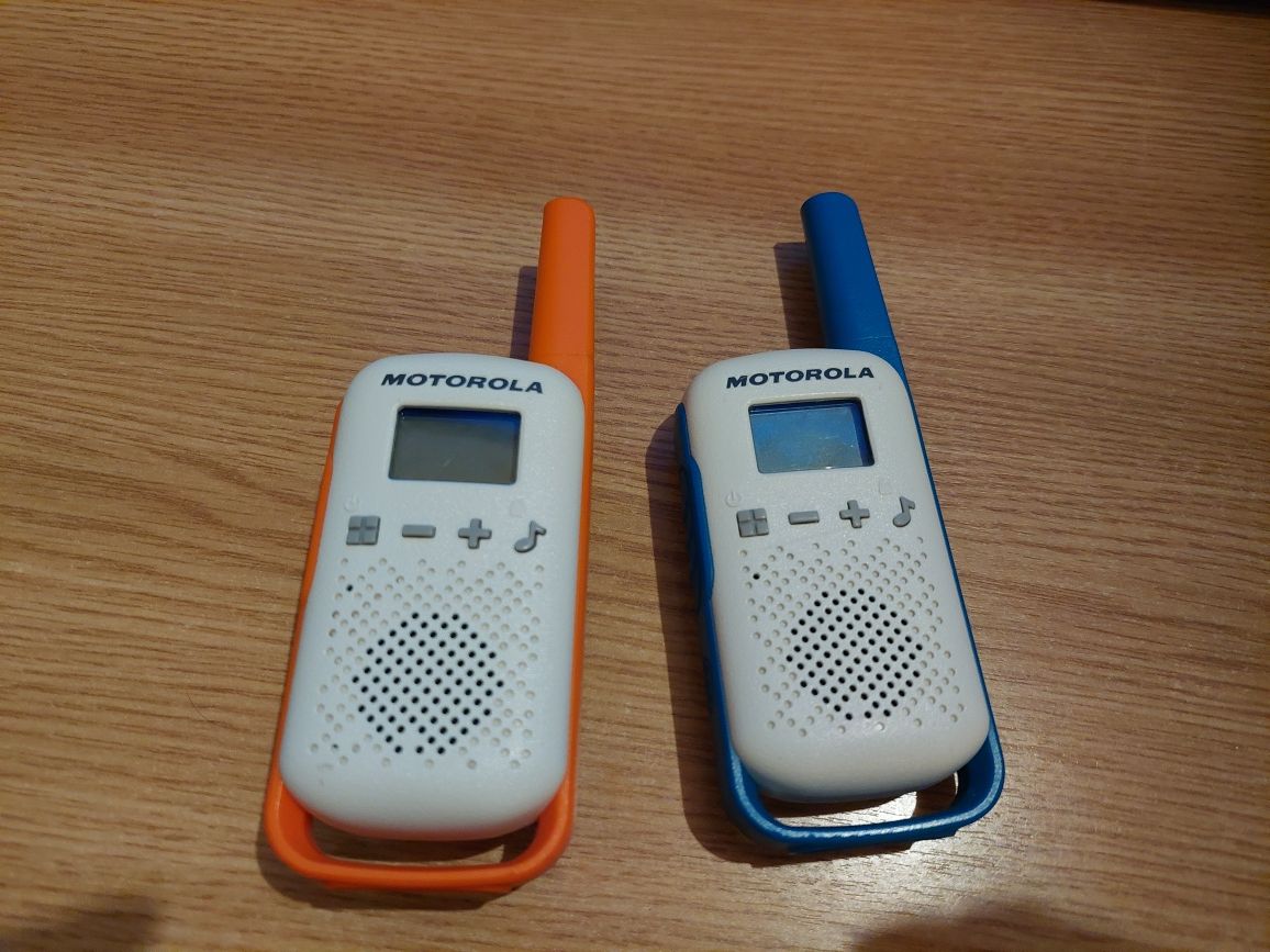 Statii walkie talkie motorola T42