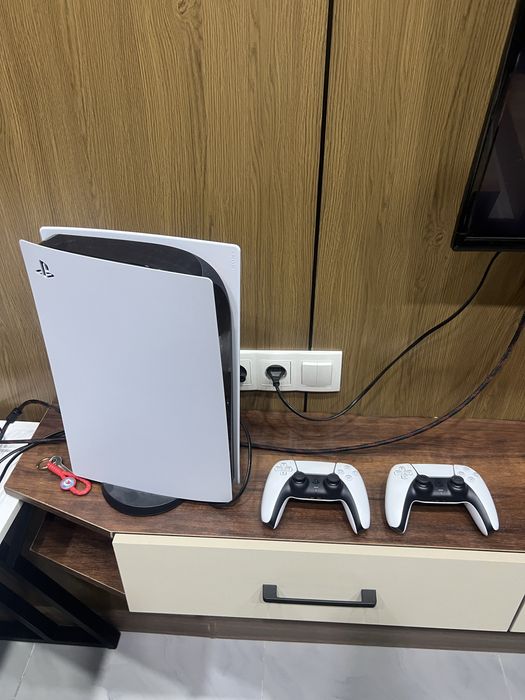 Playstation 5 825GB (2 original djostik) polniy komplekt