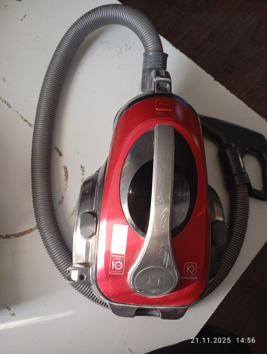 Пылесос на запчасти.Цену предложите подумаем