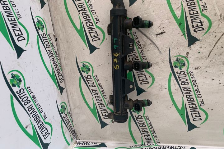 Rampa injectoare 03E 133 320 Volkswagen VW Polo a 4-a generatie 9N