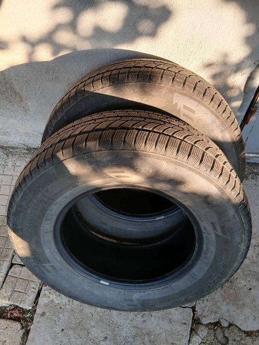 Продавам зимни гуми 235/70 r16