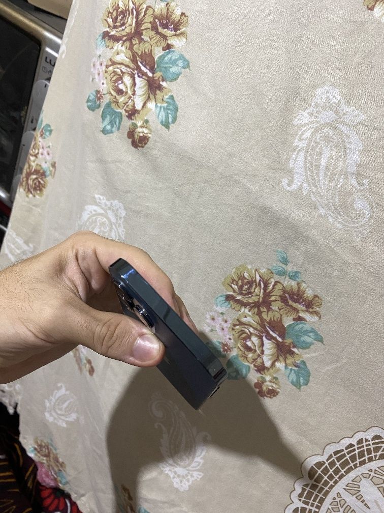 Срочно продаю iphone 12 pro max 256