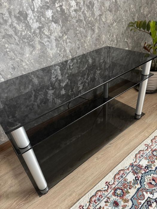 Продам тв тумбу в отл сост