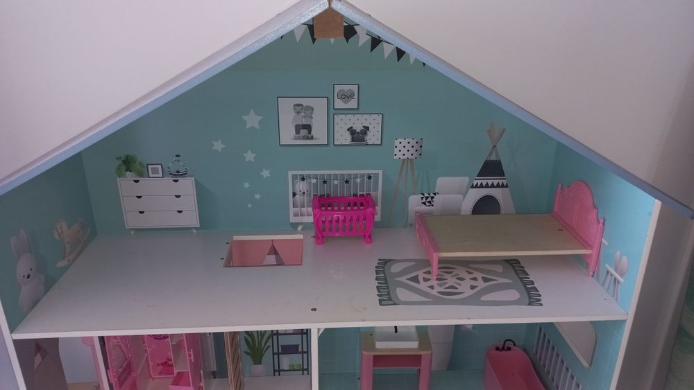 Casuta din lemn, pentru păpuși,  cu accesorii