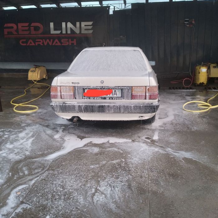 Audi 100 toʻrt poʻrshin