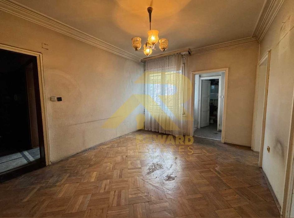 Продава се Тристаен апартамент в София, Център - 90 кв.м за 3150 €/кв.м - Снимка #2