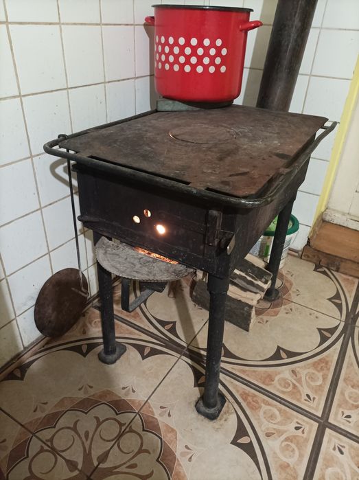 Sobă de vânzare foarte groasă la 500 de lei