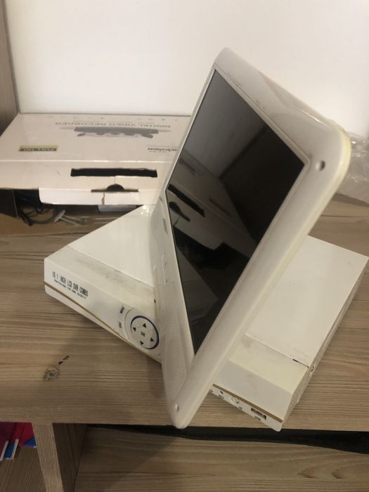 Видеорегистратор с монитором