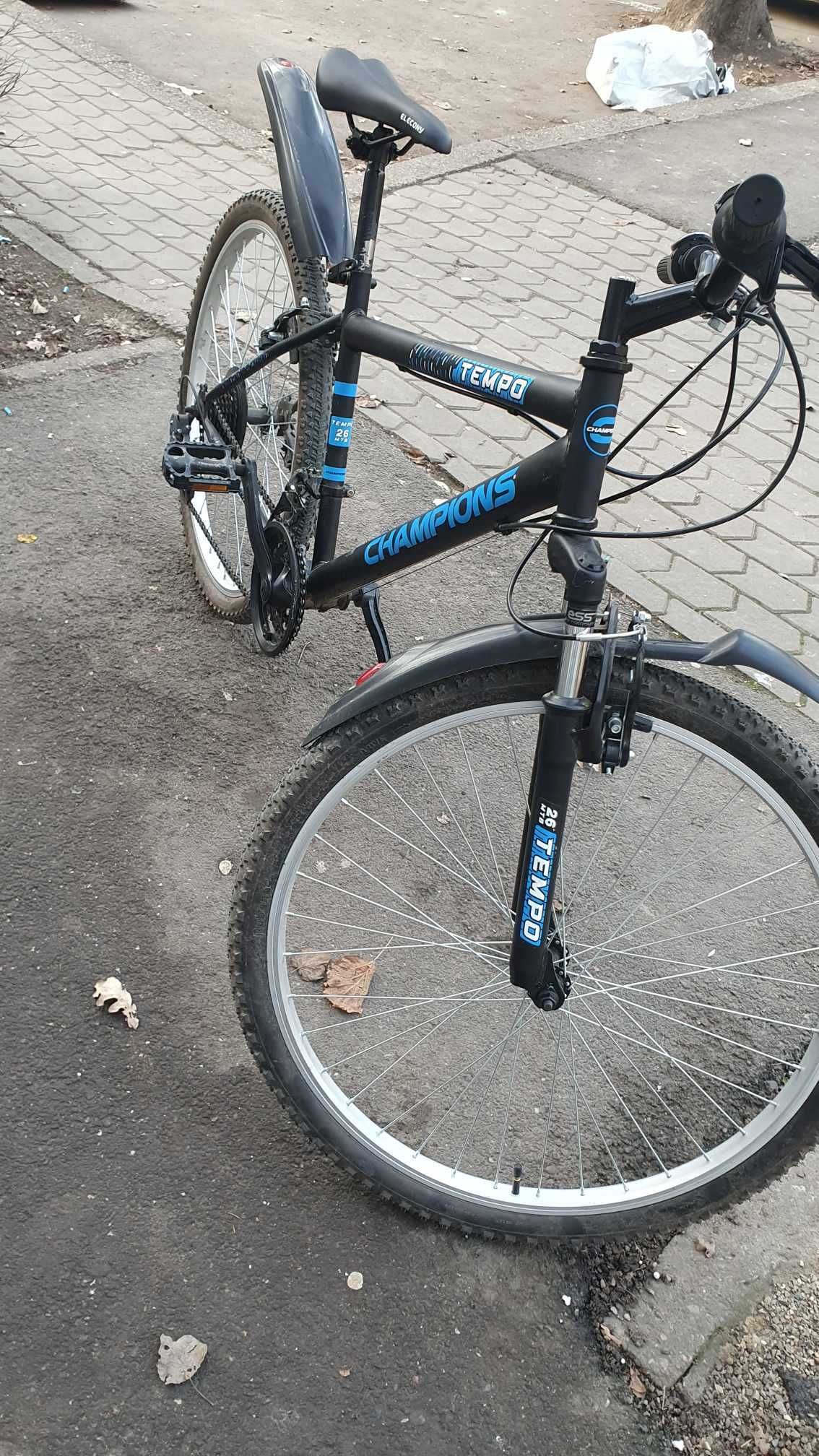 Bicicleta , aproape noua