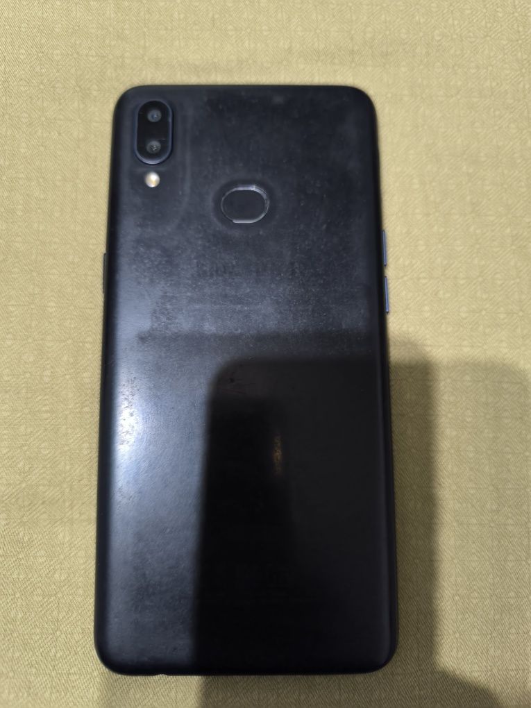 Срочно продаётся Samsung A10S 2/32gb. в хорошем состоянии