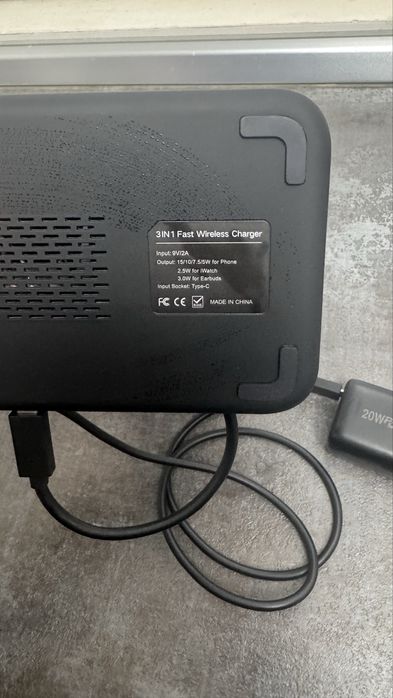 încărcător wireless 3-în-1 marca QENO