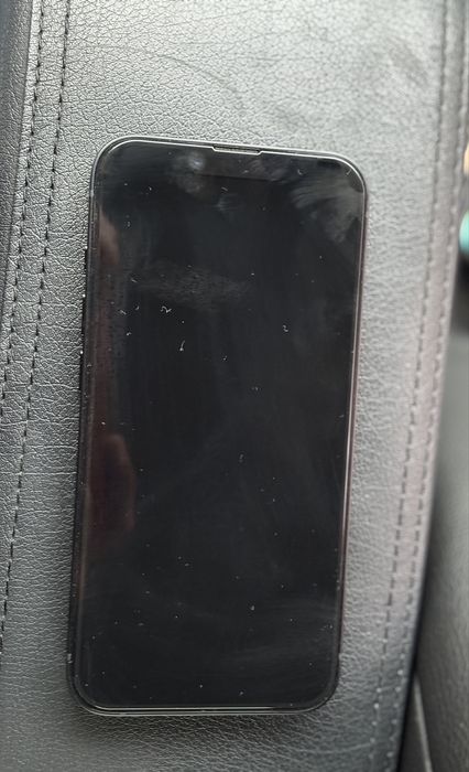 Vând Iphone 16e 22 luni garanție