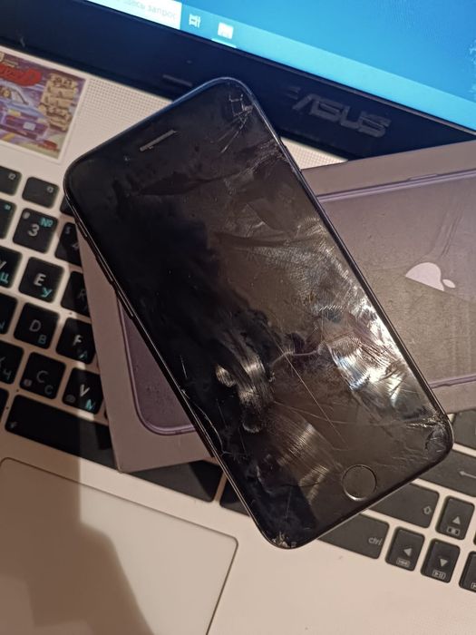 Продам iphone 8 64gb