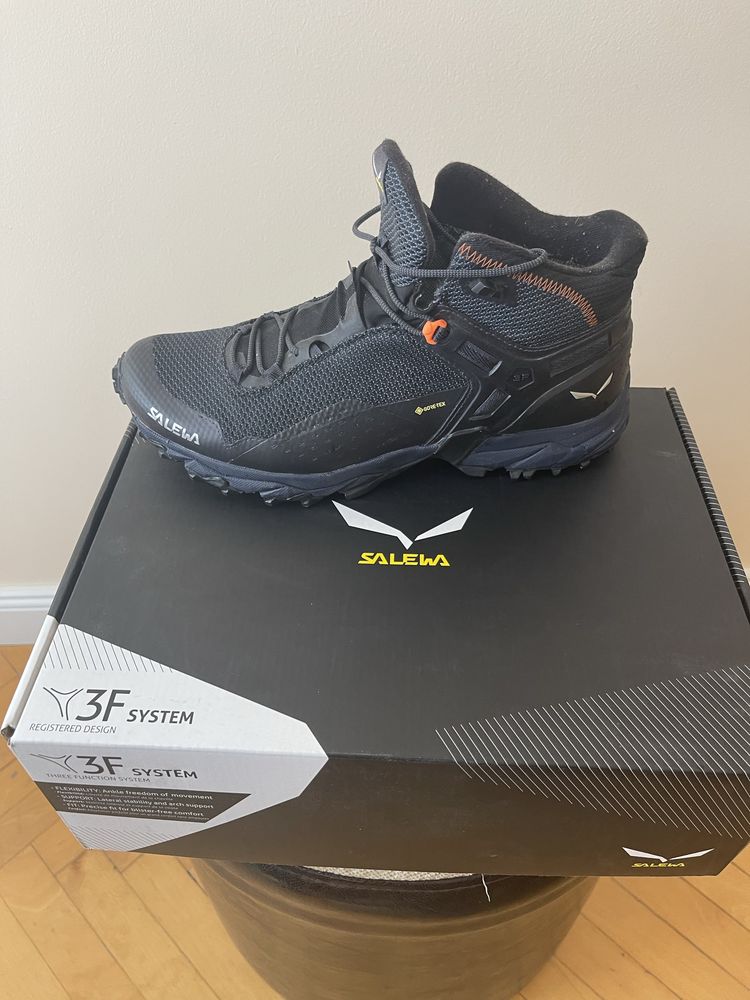 Обувки  Salewa EUR 42  1/2  UK 8. 1/2