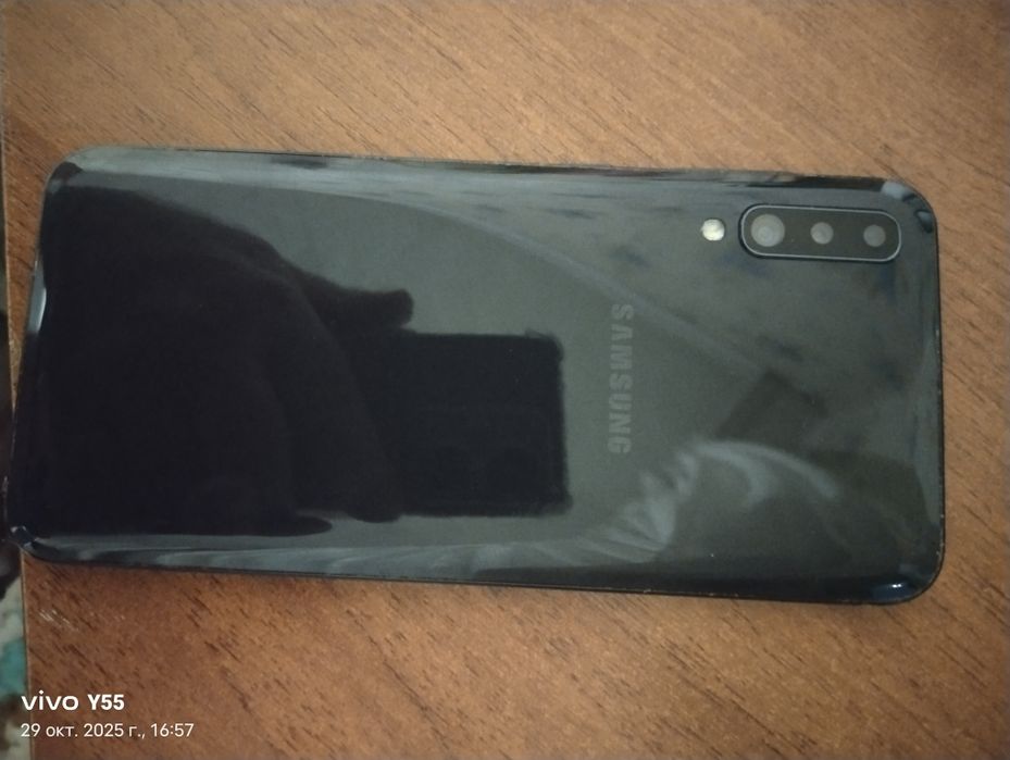 Продам смартфон Самсунг А50