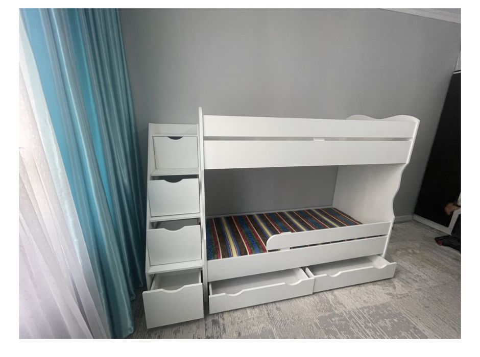 Двухъярусная кровать