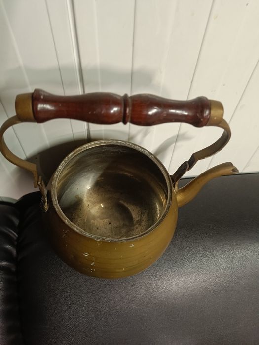 Голям меден чайник