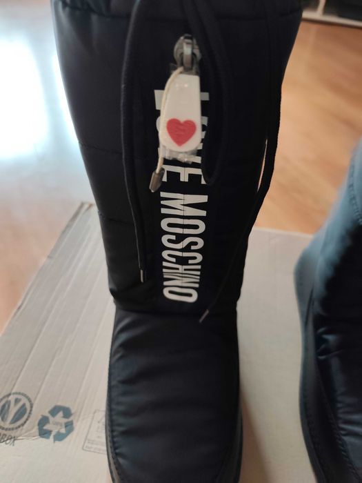 Дамски ботуши апрески Moschino