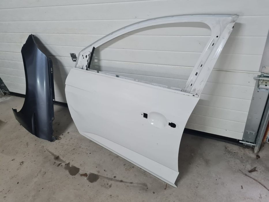 Ușa stângă fata Megan 4