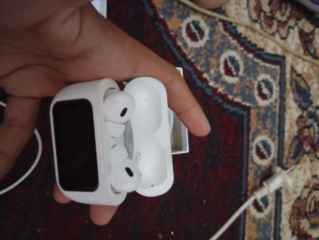 Airpods самый последний модель с экранов идеальном состаяние