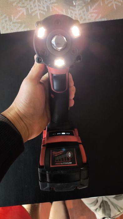 Pistol impact Milwaukee M18 FUEL  + baterie 5.0Ah ca nou!
