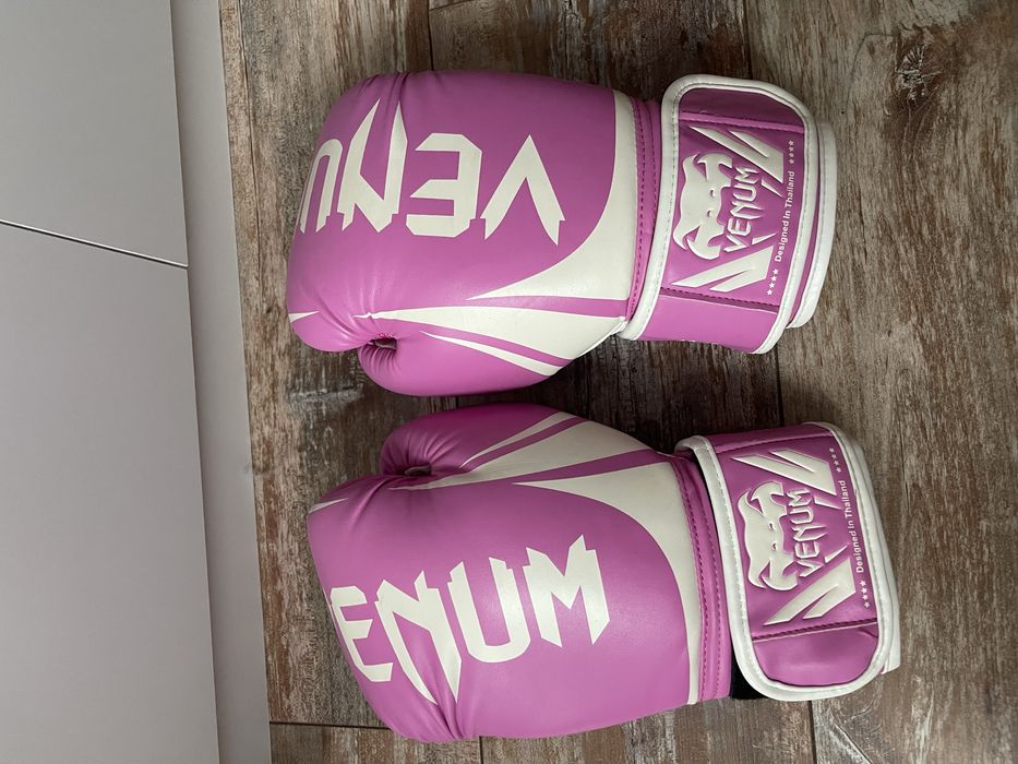 Боксови ръкавици Venum Challenger 2.0 + бинтове Lonsdale