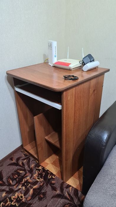 Продам компьютерный стол