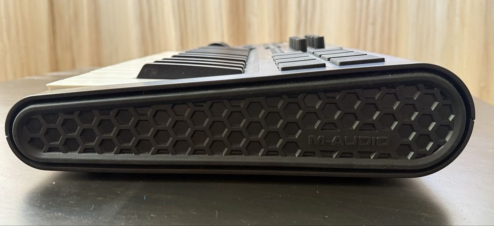 M-Audio Axiom 25 MKII – MIDI контролер