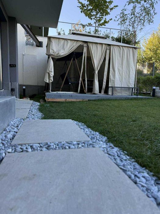 Апартамент с двор и индивидуален стил