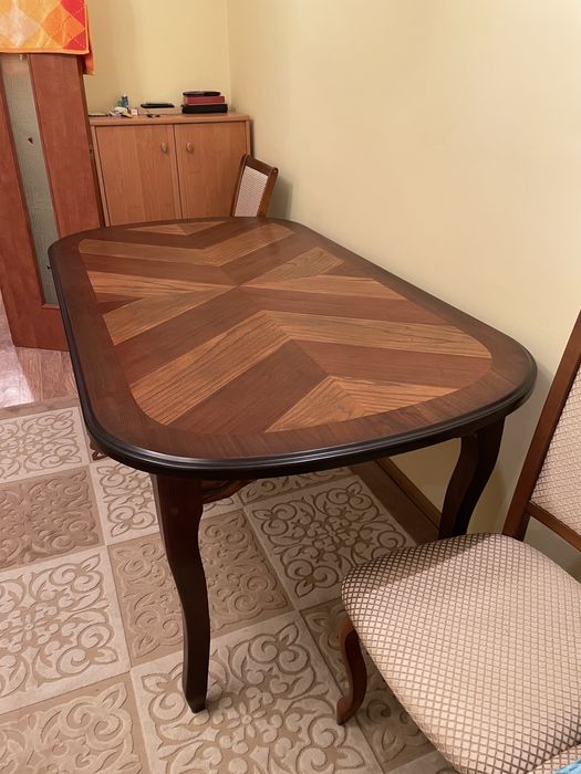 Продам гостинный стол