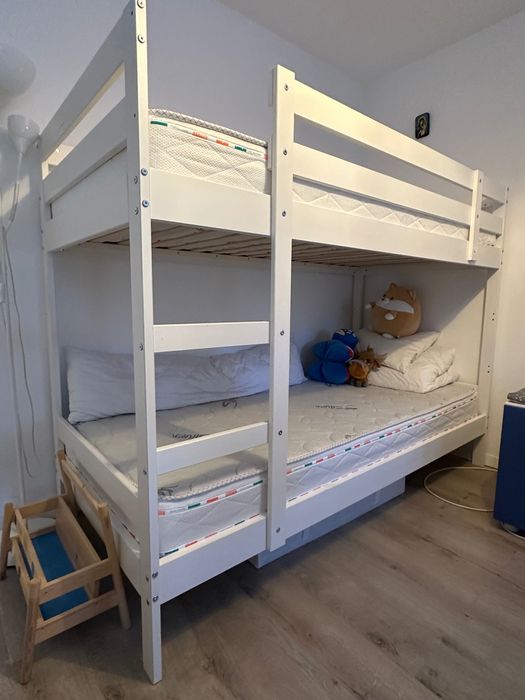 Pat etajat lemn Ikea