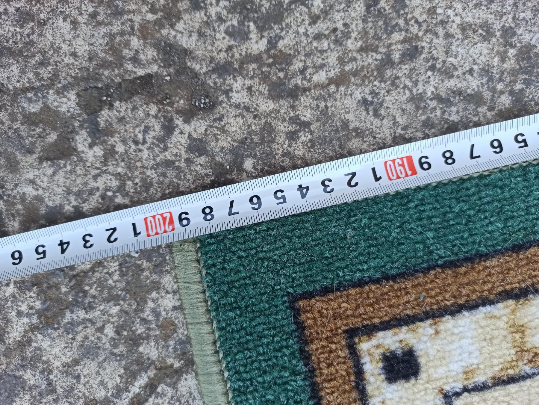 Мокетен килим 200/300