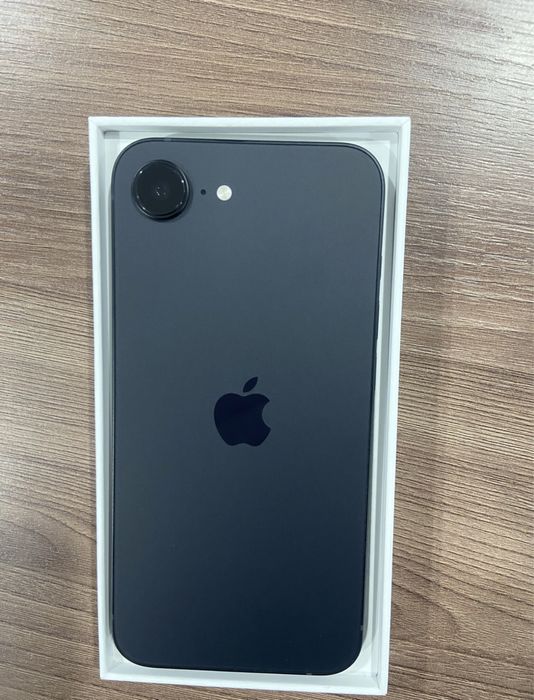 Айфон 16е,акм-100% состояние почти как новый , особо не пользовался