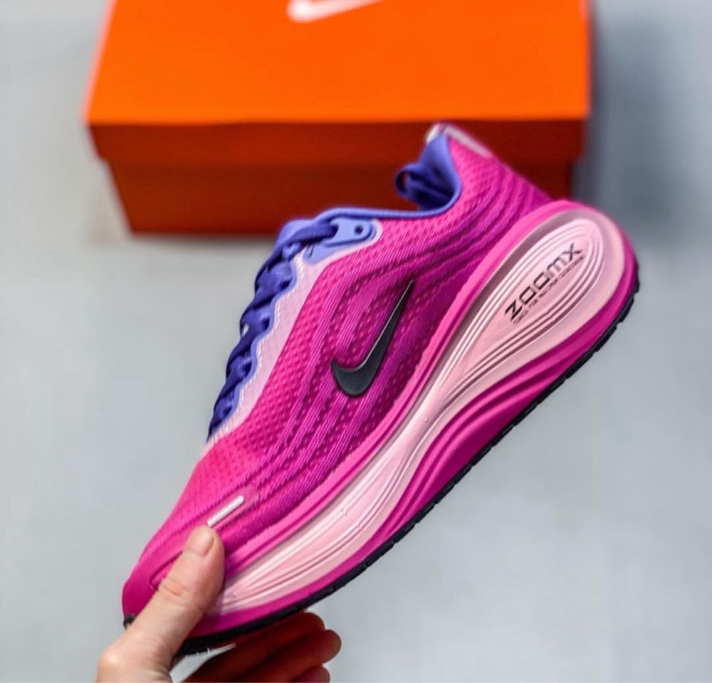 Нови дамски маратонки Nike Vomero plus pink