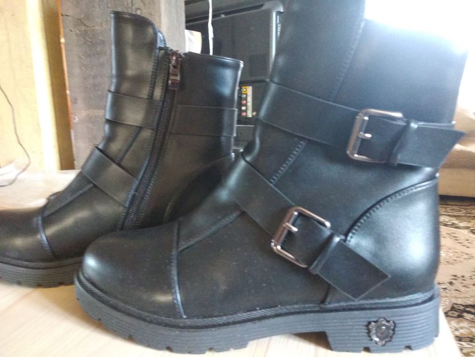 Продам зимние ботинки