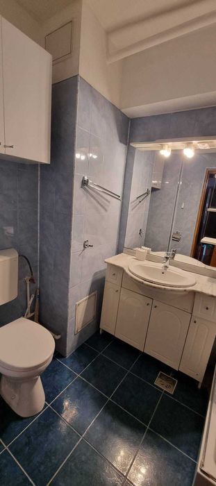 Ofer spre închiriere apartament 3 camere
