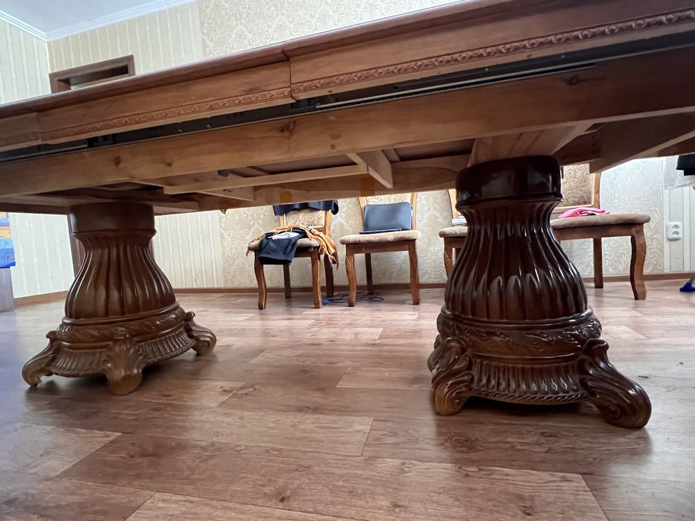 Стол со стульями