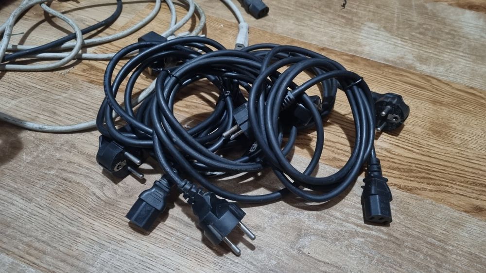 Кабеля питания, VGA кабеля и кулера для процессоров