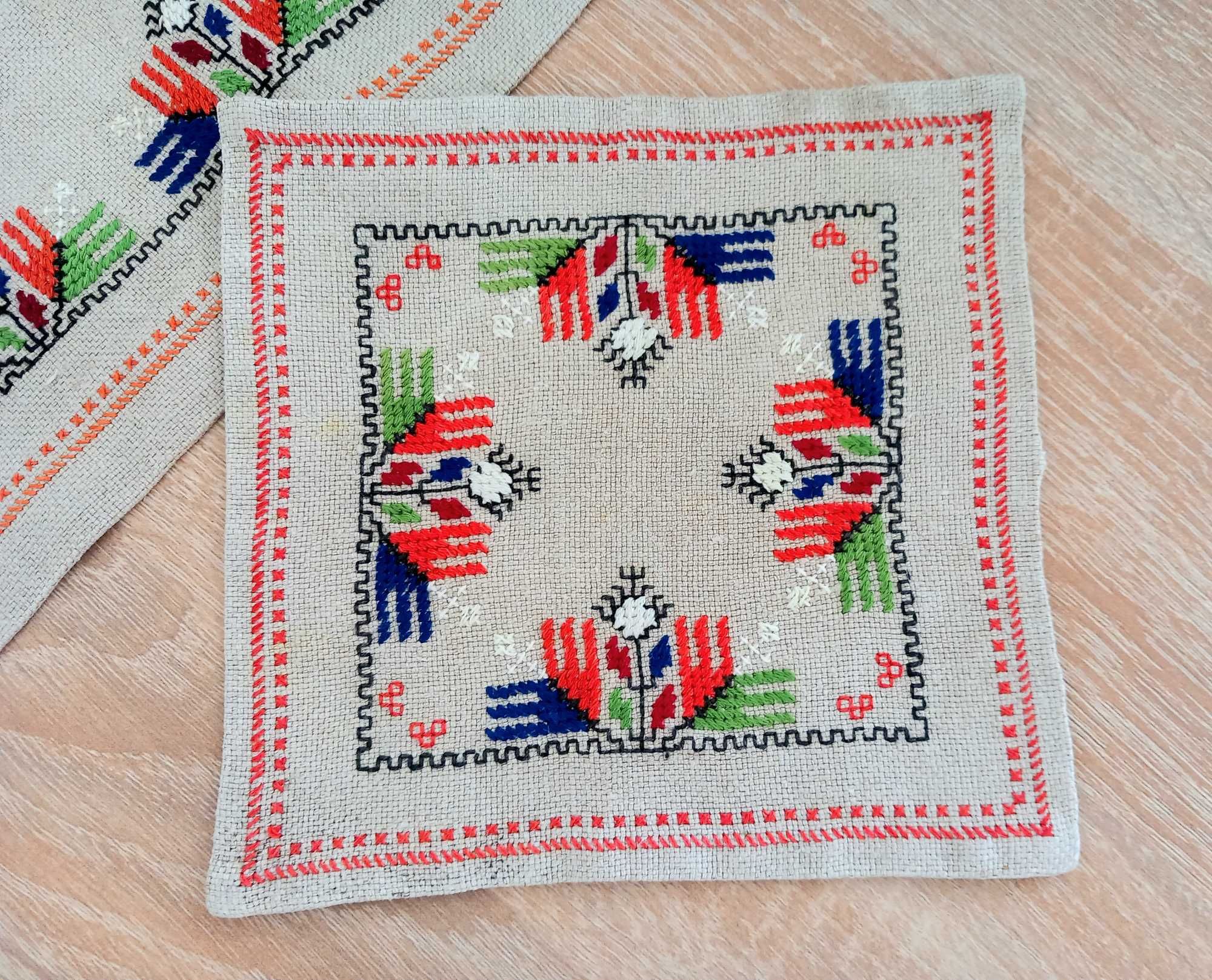 Декоративни карета с бродерия