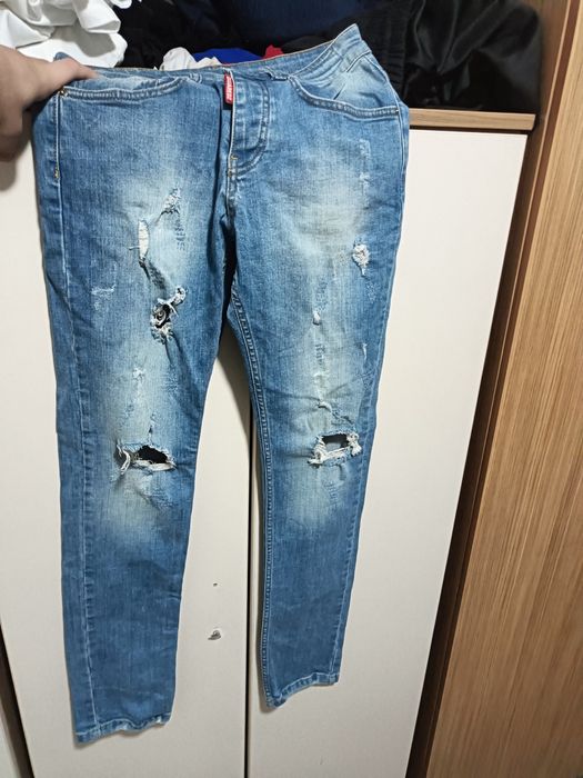 Blugi dsquared2 purtați i data de 2 ori