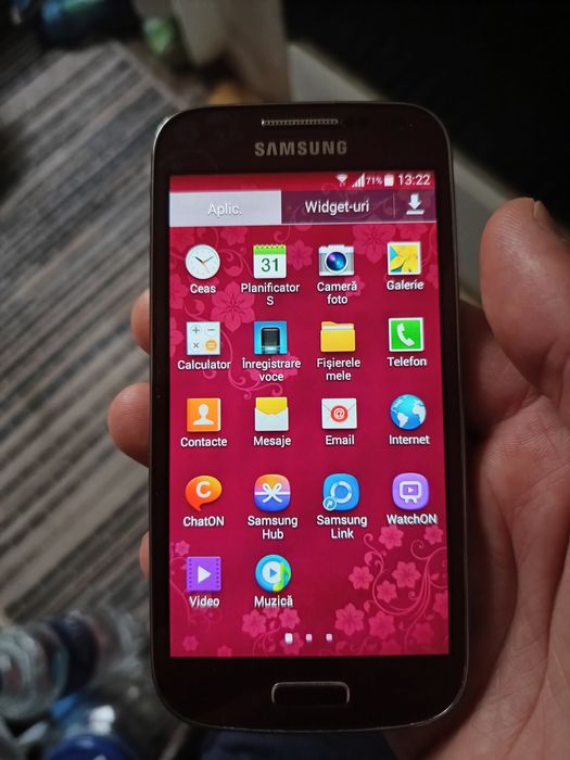 Vând telefon Samsung GT,în stare f buna. 
Este un telefon micuț cu toc