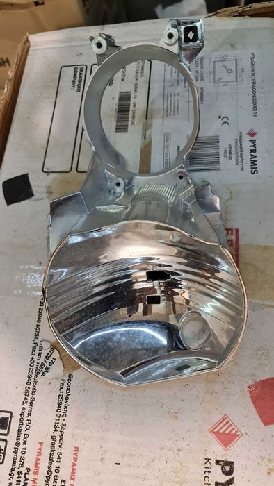 Фар от Тойота Авенсис 2003г.