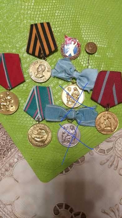 Продавам стари медали и ордени