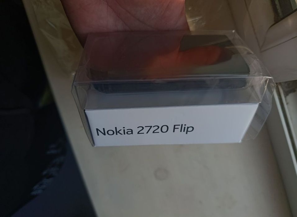 Yangi Nokia 2720 2 sim karta 2 ta ekranlij
